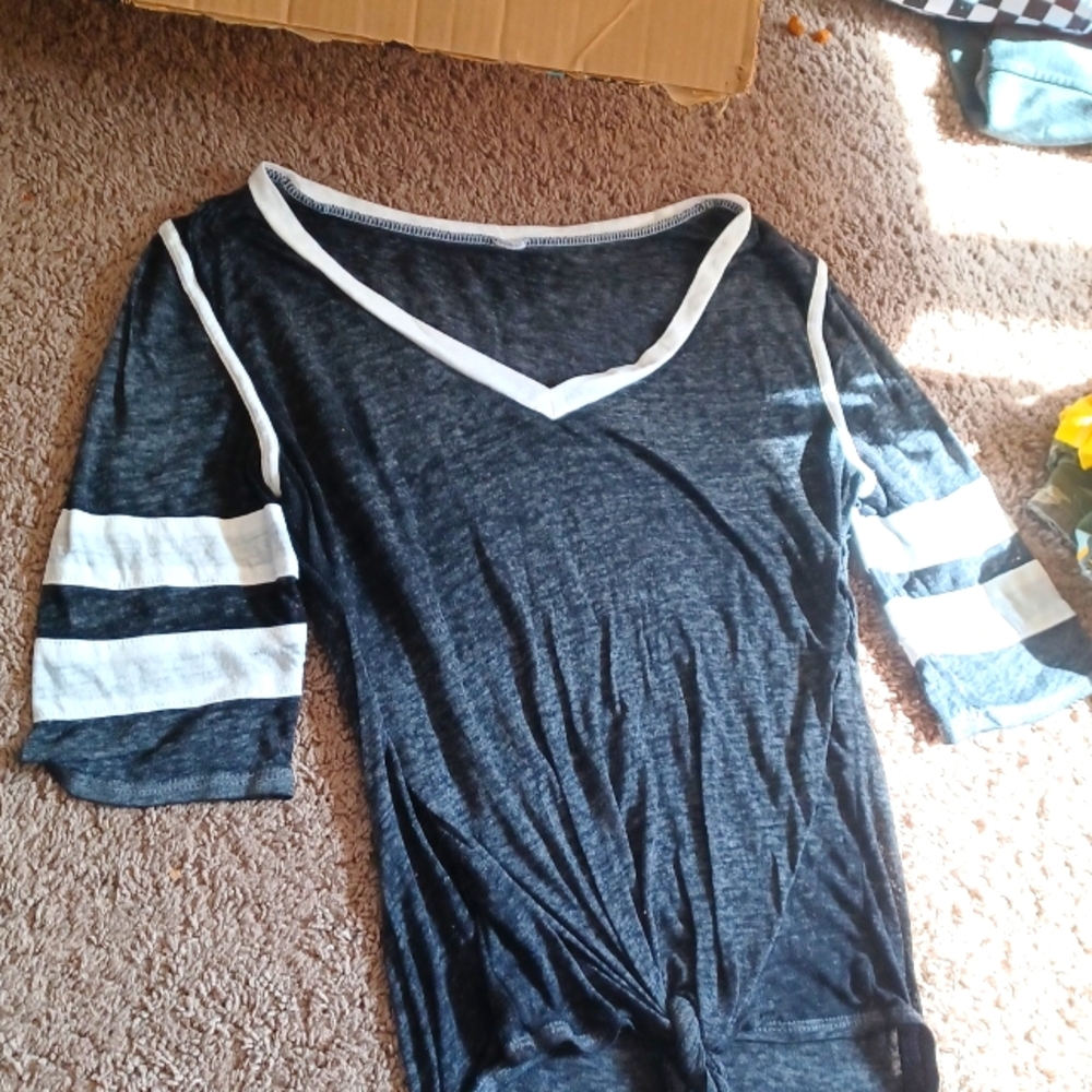 Sporty shirt tie bottom